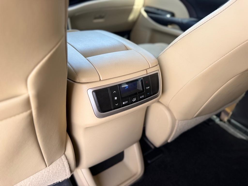 Toyota Highlander FWD 4dr V6 LE Plus (Natl) 2015