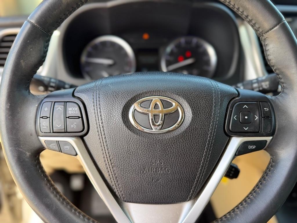 Toyota Highlander FWD 4dr V6 LE Plus (Natl) 2015