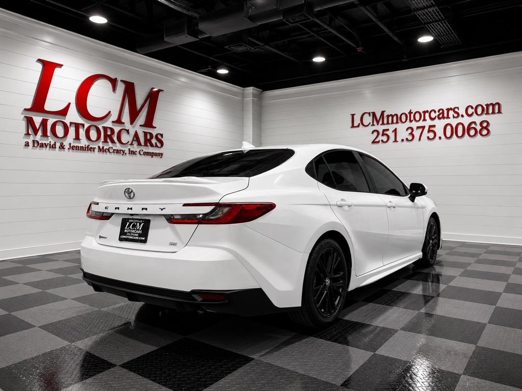 Toyota Camry SE Hyb 4D Sedan FWD 2025
