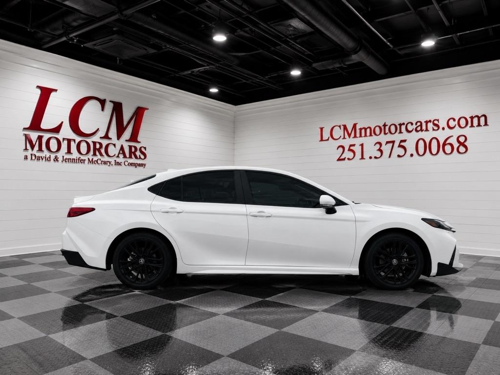 Toyota Camry SE Hyb 4D Sedan FWD 2025