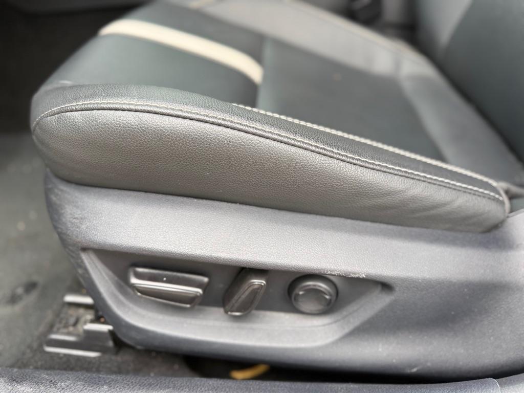 Toyota Camry SE Hyb 4D Sedan FWD 2025