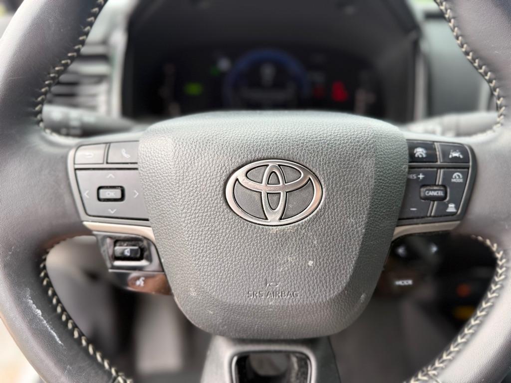 Toyota Camry SE Hyb 4D Sedan FWD 2025