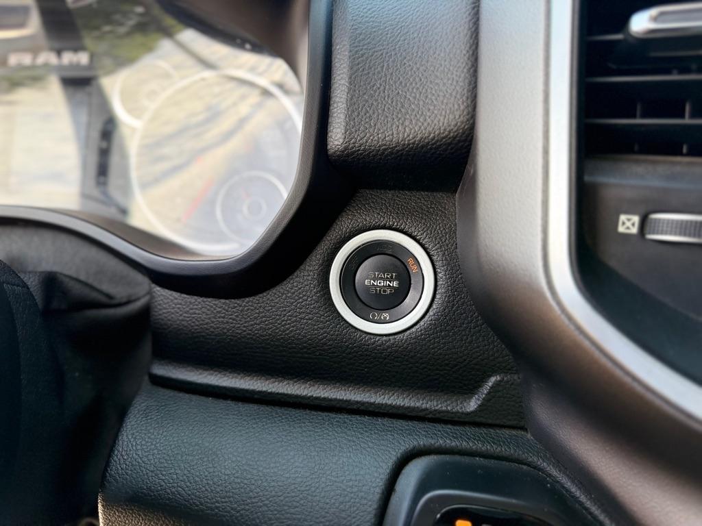 RAM 1500 Big Horn/Lone Star 4x4 Crew Cab 6'4" Box 2019