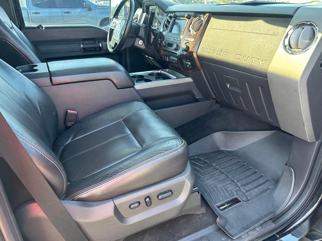 Ford Super Duty F-350 DRW Crew Cab 172" Lariat 4WD 2012