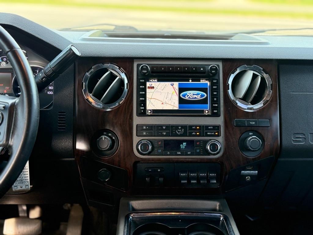 Ford Super Duty F-350 DRW Crew Cab 172" Lariat 4WD 2012