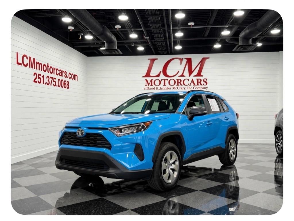 Toyota RAV4 LE FWD (Natl) 2019
