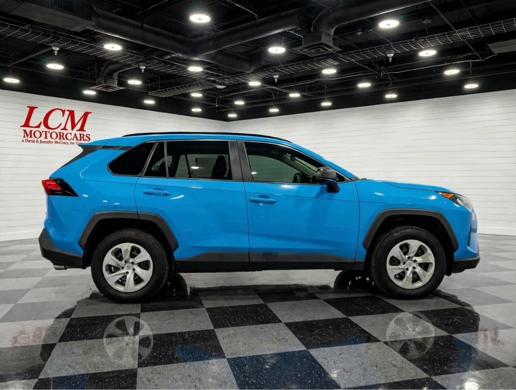 Toyota RAV4 LE FWD (Natl) 2019