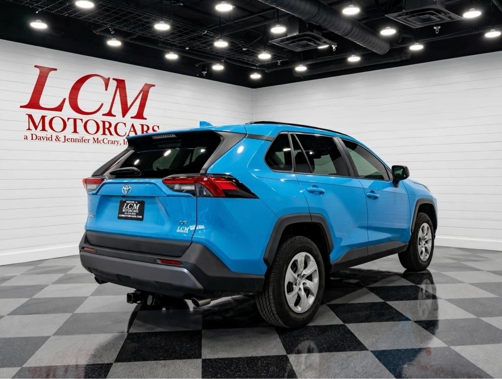 Toyota RAV4 LE FWD (Natl) 2019