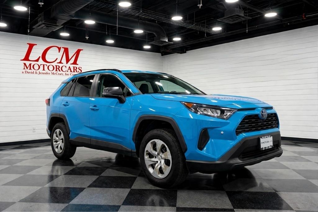 Toyota RAV4 LE FWD (Natl) 2019