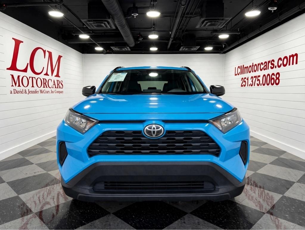 Toyota RAV4 LE FWD (Natl) 2019