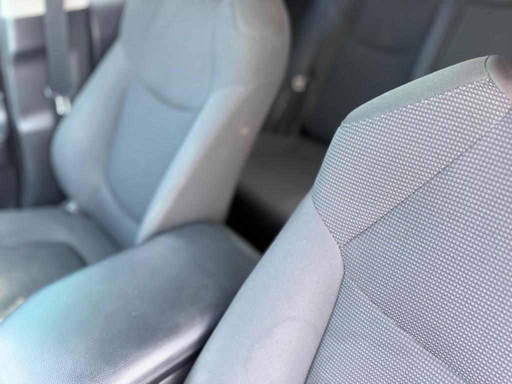 Toyota RAV4 LE FWD (Natl) 2019
