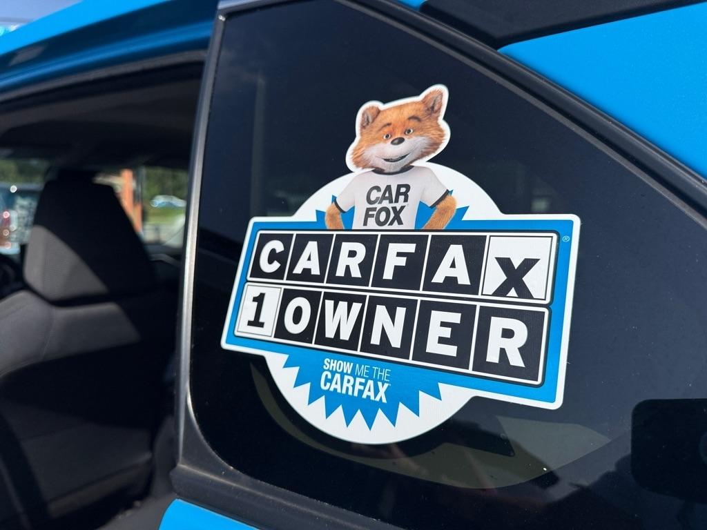 Toyota RAV4 LE FWD (Natl) 2019