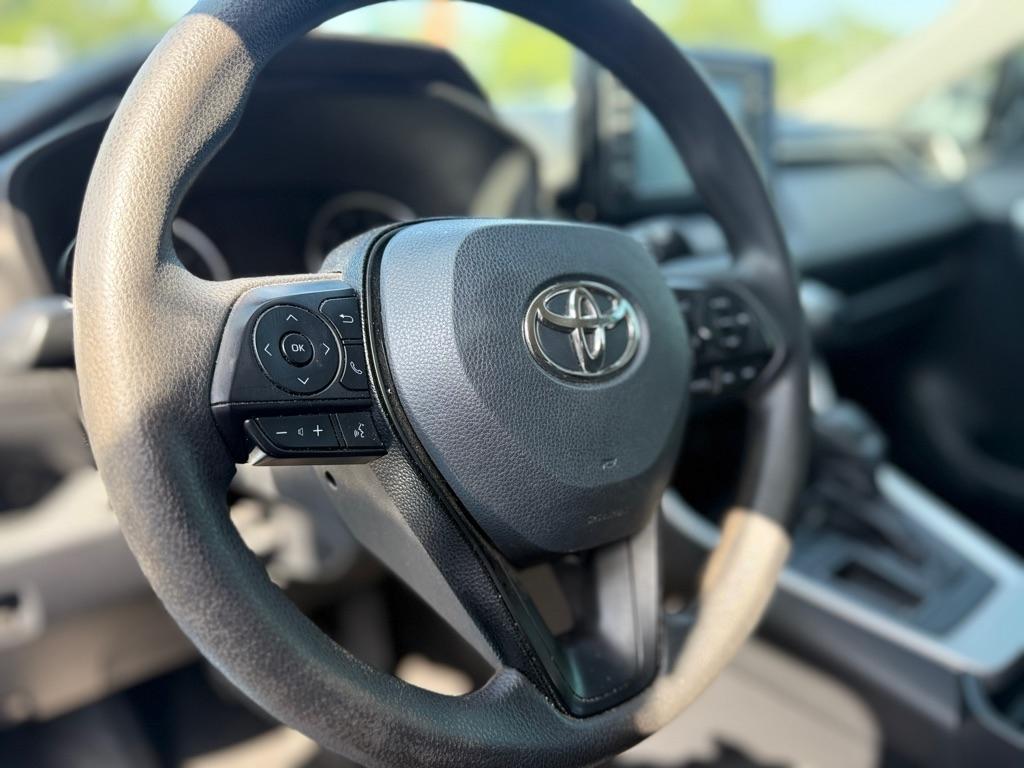 Toyota RAV4 LE FWD (Natl) 2019