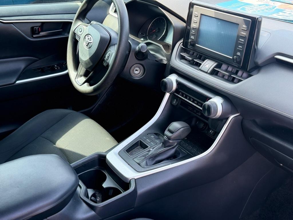 Toyota RAV4 LE FWD (Natl) 2019