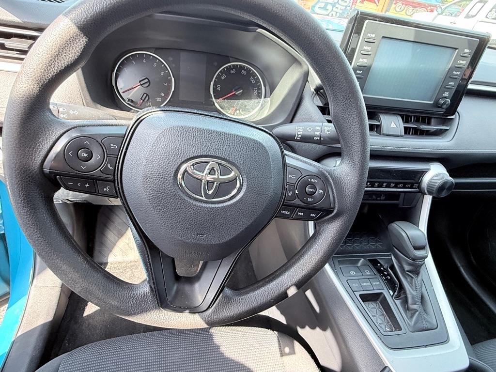 Toyota RAV4 LE FWD (Natl) 2019