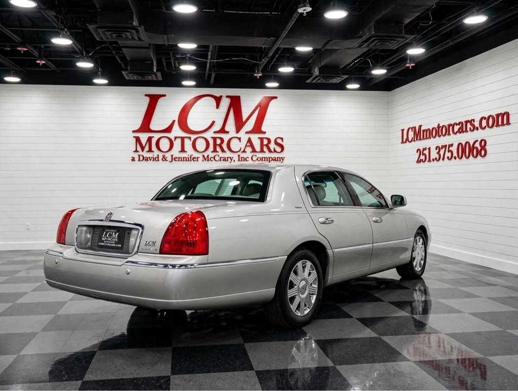 Lincoln Town Car 4dr Sdn Ultimate 2004