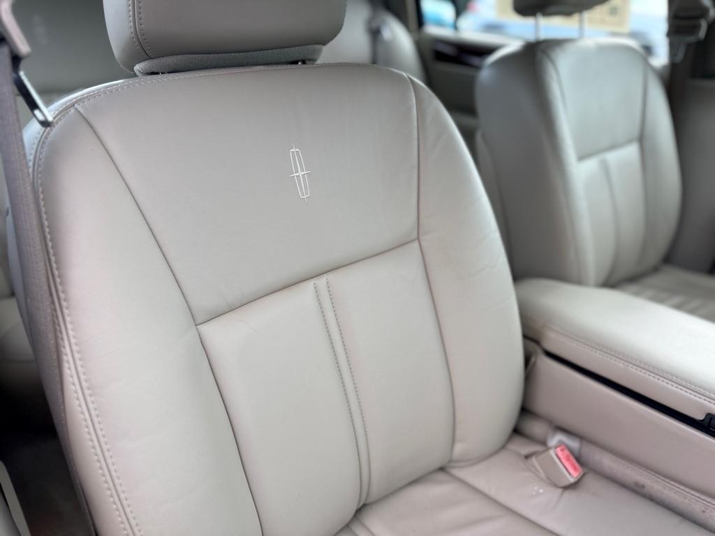 Lincoln Town Car 4dr Sdn Ultimate 2004