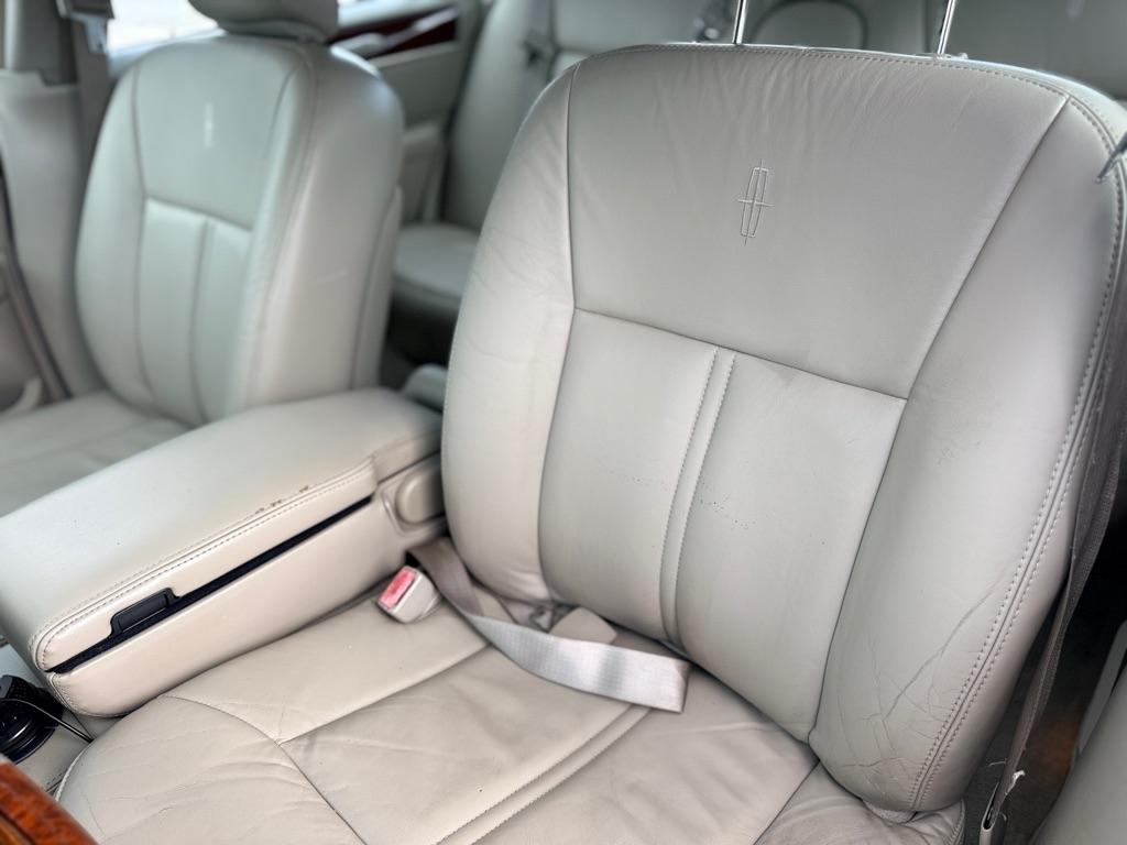 Lincoln Town Car 4dr Sdn Ultimate 2004