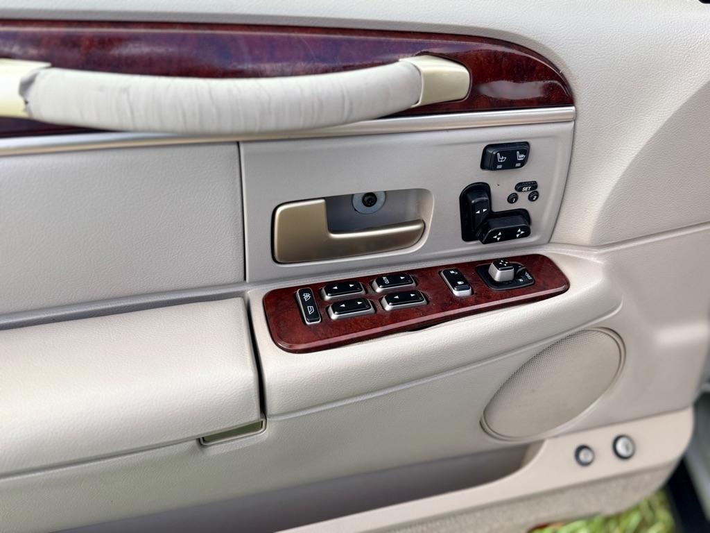 Lincoln Town Car 4dr Sdn Ultimate 2004
