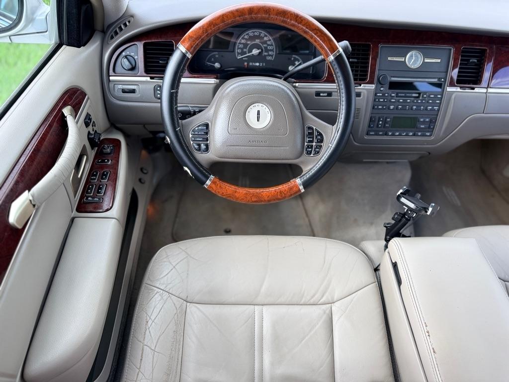 Lincoln Town Car 4dr Sdn Ultimate 2004