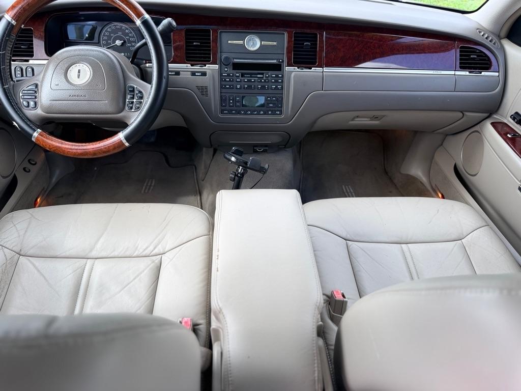 Lincoln Town Car 4dr Sdn Ultimate 2004