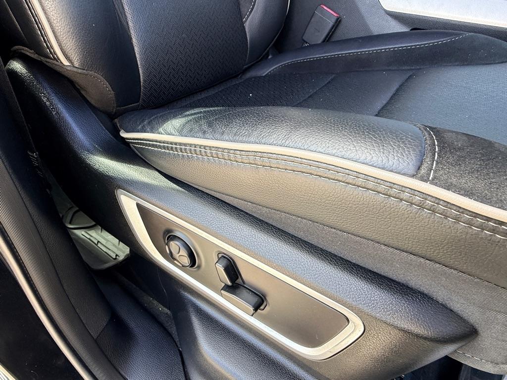 RAM 1500 Laramie 4x2 Crew Cab 5'7" Box 2021