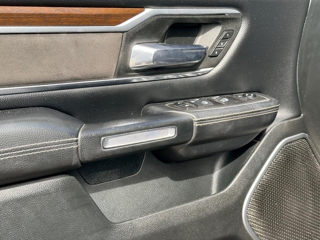 RAM 1500 Laramie 4x2 Crew Cab 5'7" Box 2021
