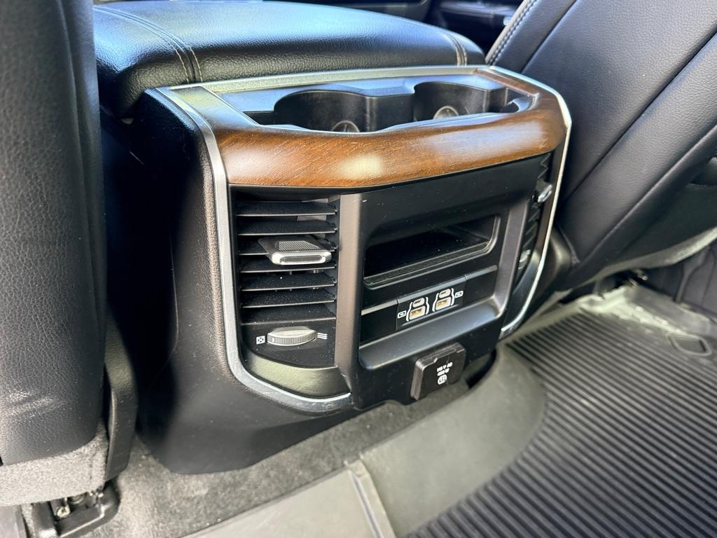 RAM 1500 Laramie 4x2 Crew Cab 5'7" Box 2021