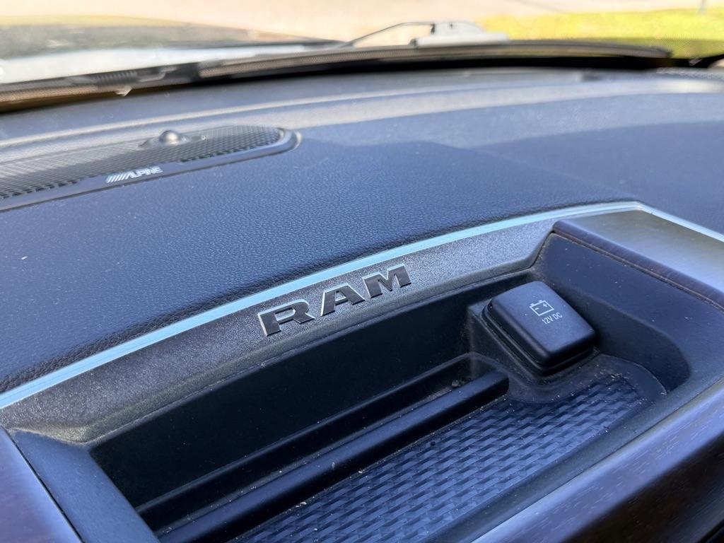 RAM 1500 Laramie 4x2 Crew Cab 5'7" Box 2021