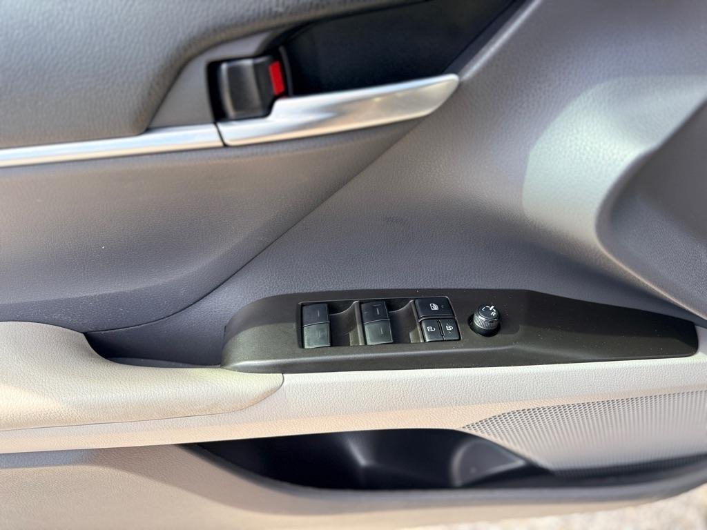 Toyota Camry Hybrid SE CVT (Natl) 2023