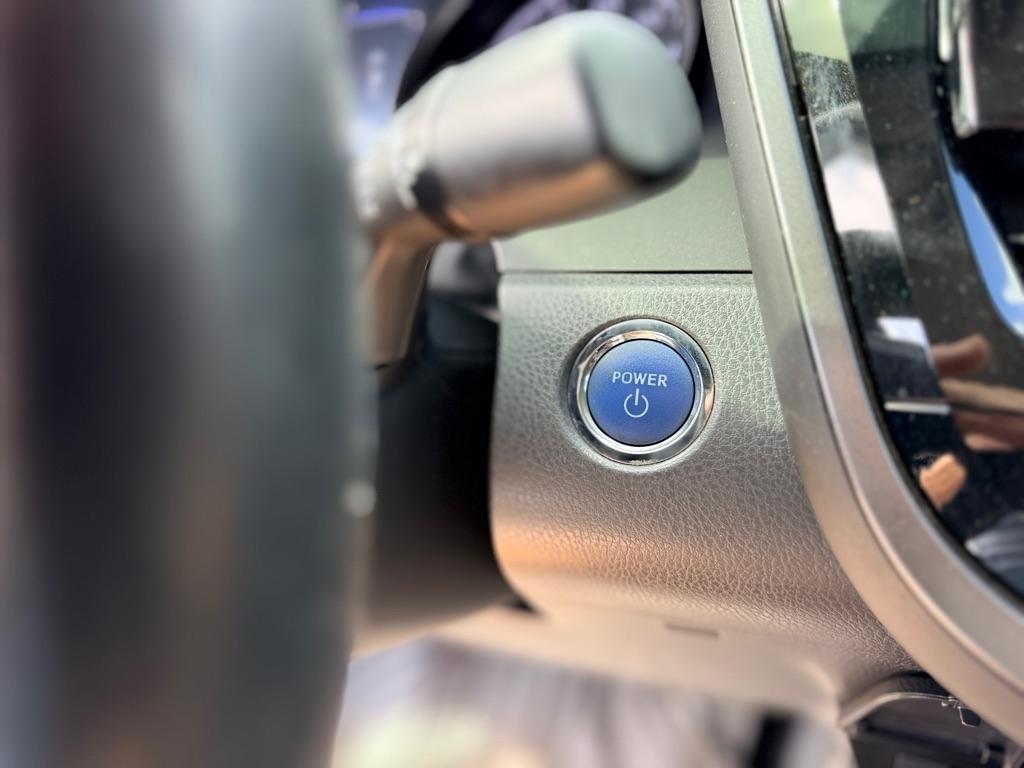 Toyota Camry Hybrid SE CVT (Natl) 2023