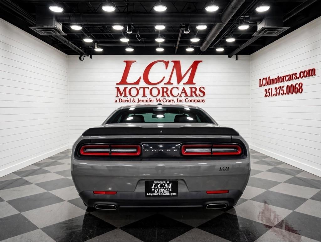 Dodge Challenger SXT RWD 2018