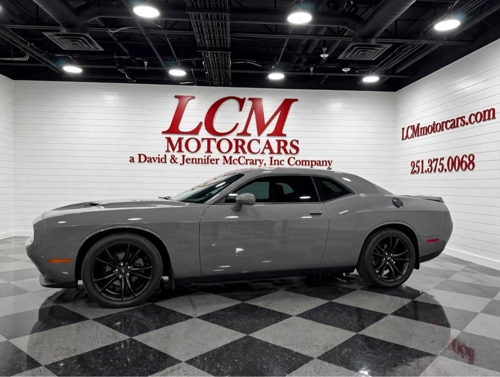 Dodge Challenger SXT RWD 2018