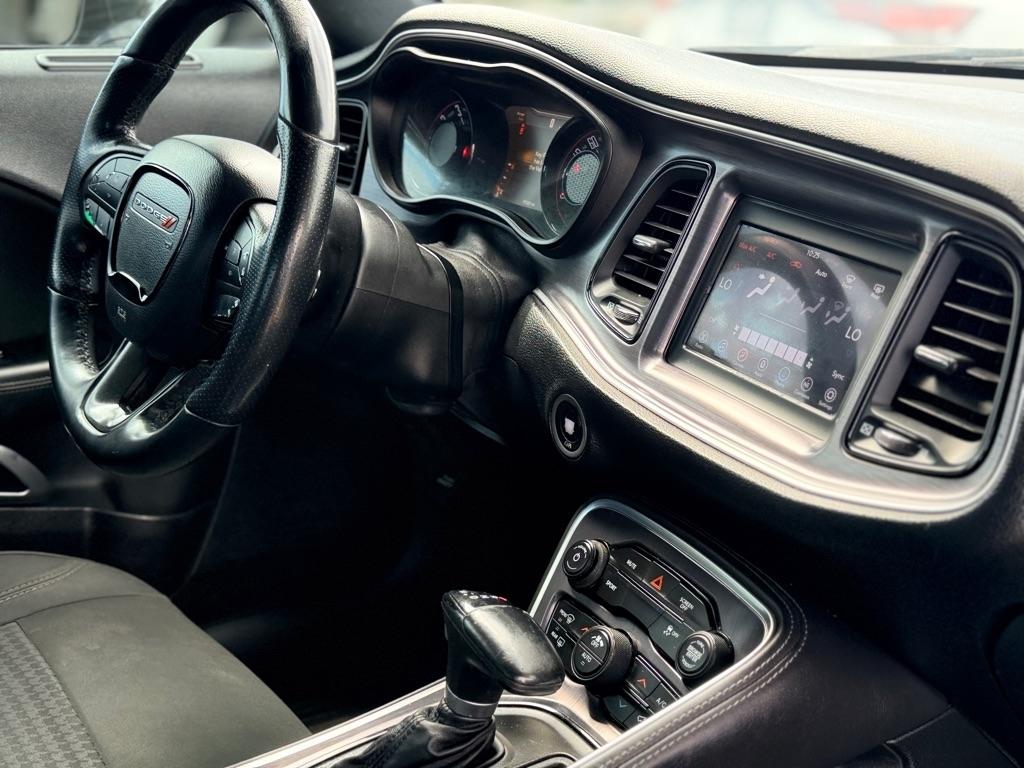 Dodge Challenger SXT RWD 2018