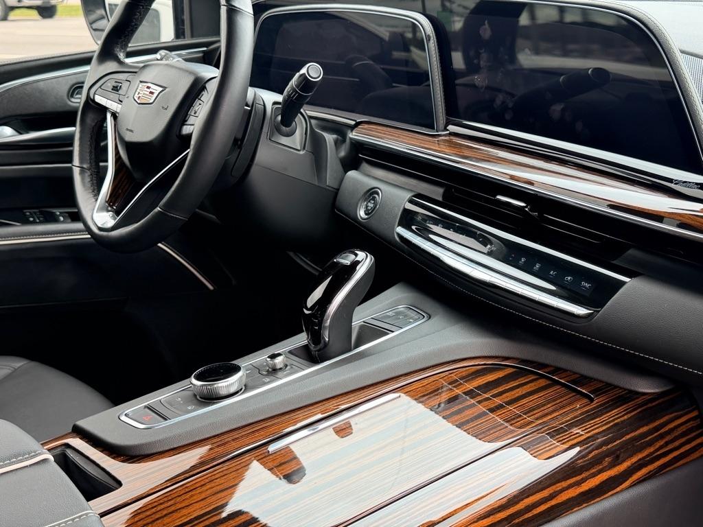 Cadillac Escalade ESV RWD 4dr Luxury 2023