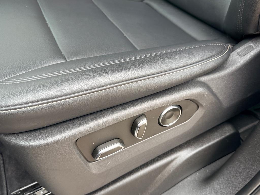 Cadillac Escalade ESV RWD 4dr Luxury 2023