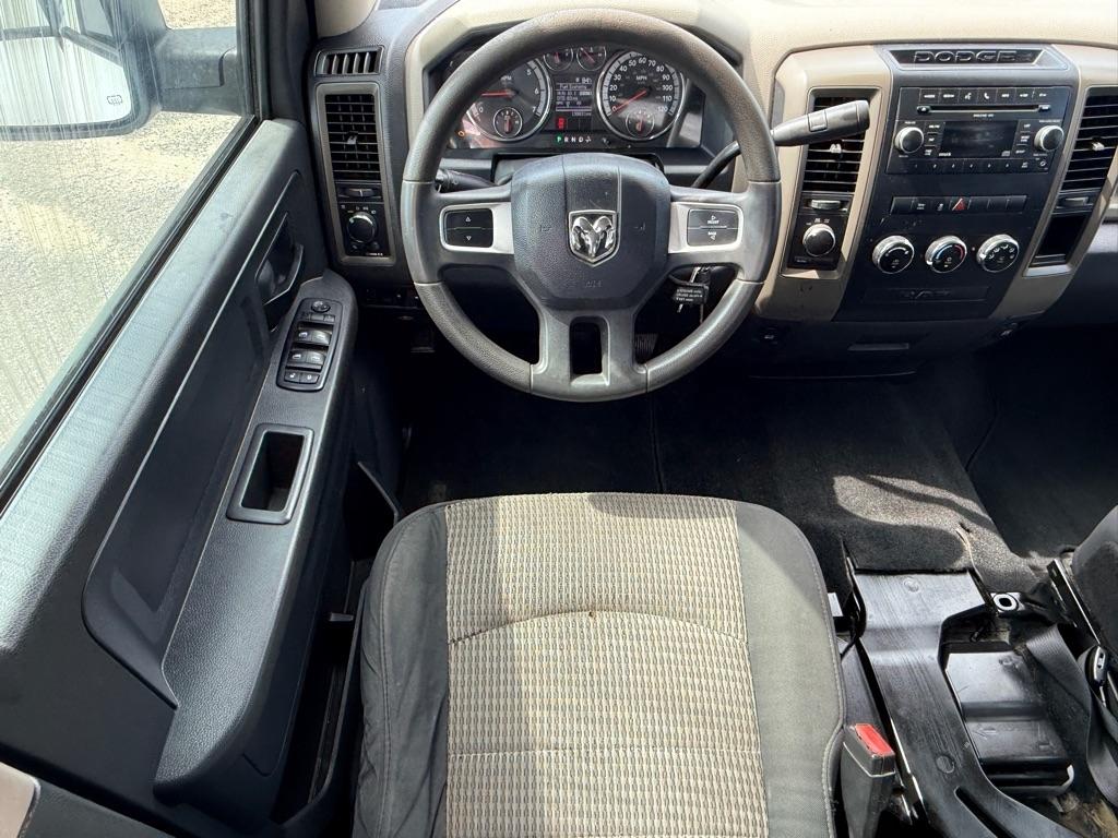 RAM 1500 4WD Crew Cab 140.5" ST 2011
