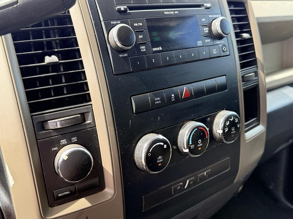RAM 1500 4WD Crew Cab 140.5" ST 2011