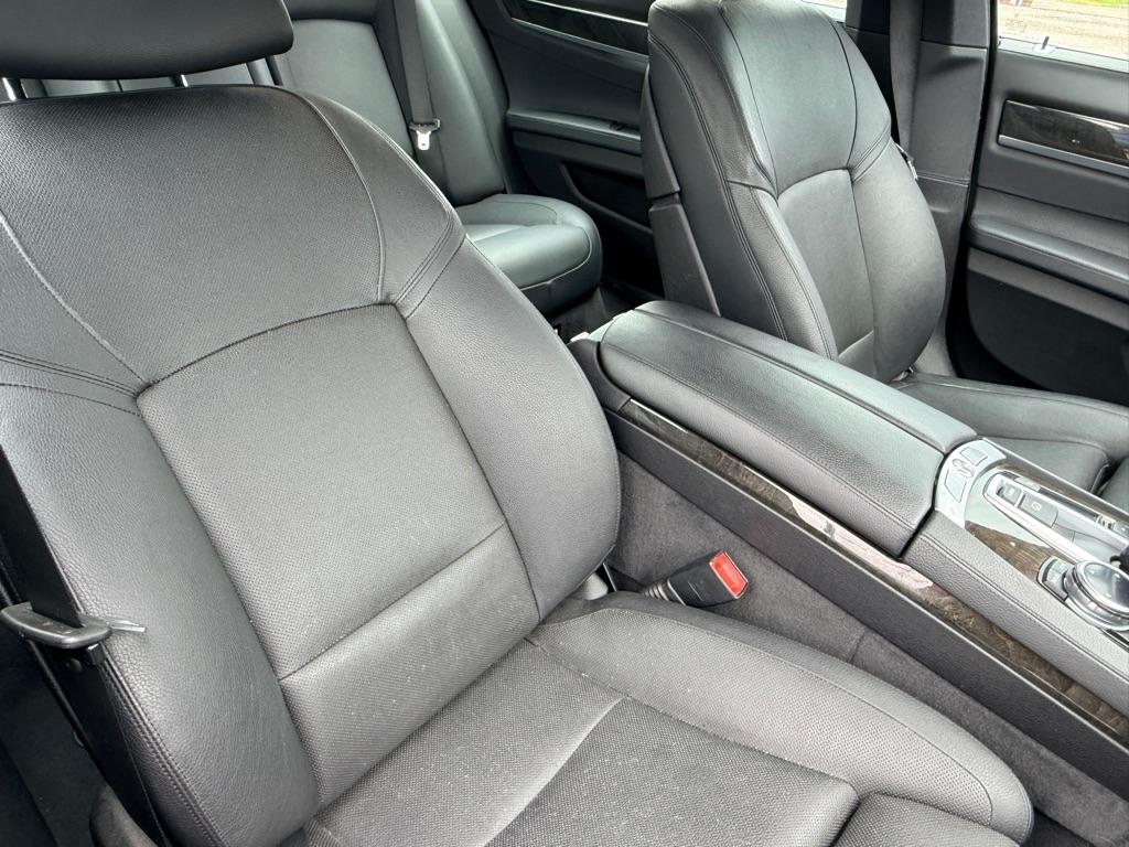 BMW 7 Series 4dr Sdn 740Li RWD 2015