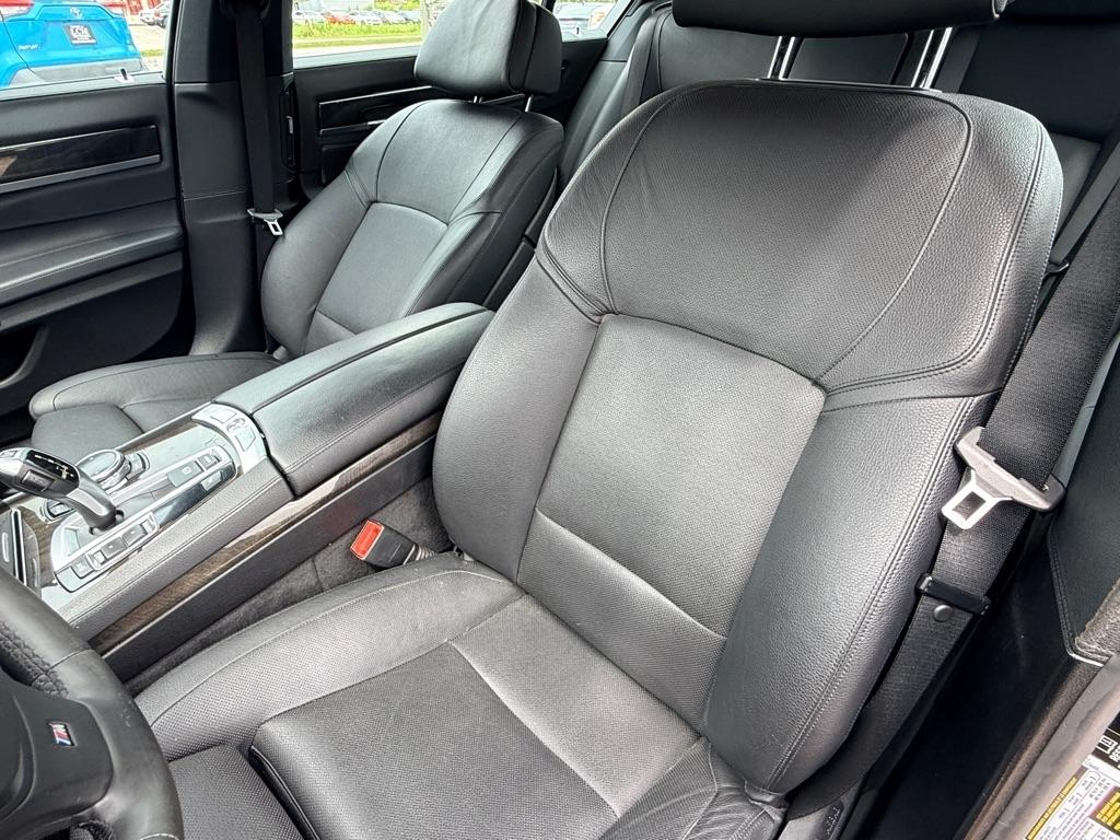 BMW 7 Series 4dr Sdn 740Li RWD 2015