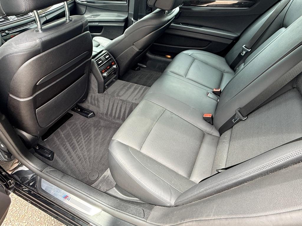 BMW 7 Series 4dr Sdn 740Li RWD 2015