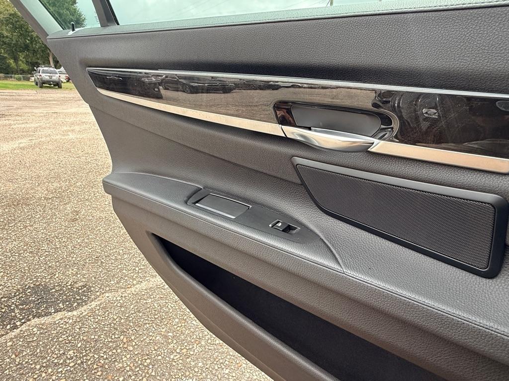 BMW 7 Series 4dr Sdn 740Li RWD 2015