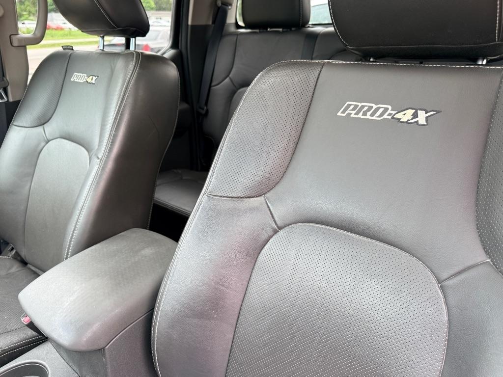 Nissan Frontier 4WD Crew Cab SWB Auto PRO-4X 2015