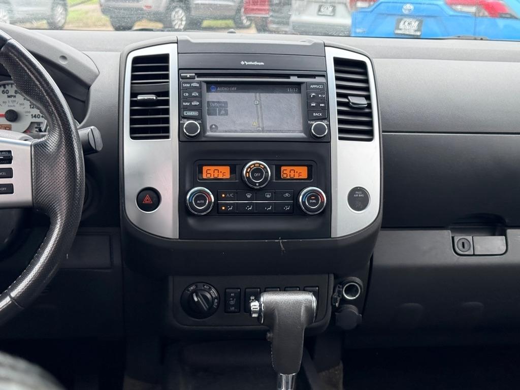 Nissan Frontier 4WD Crew Cab SWB Auto PRO-4X 2015