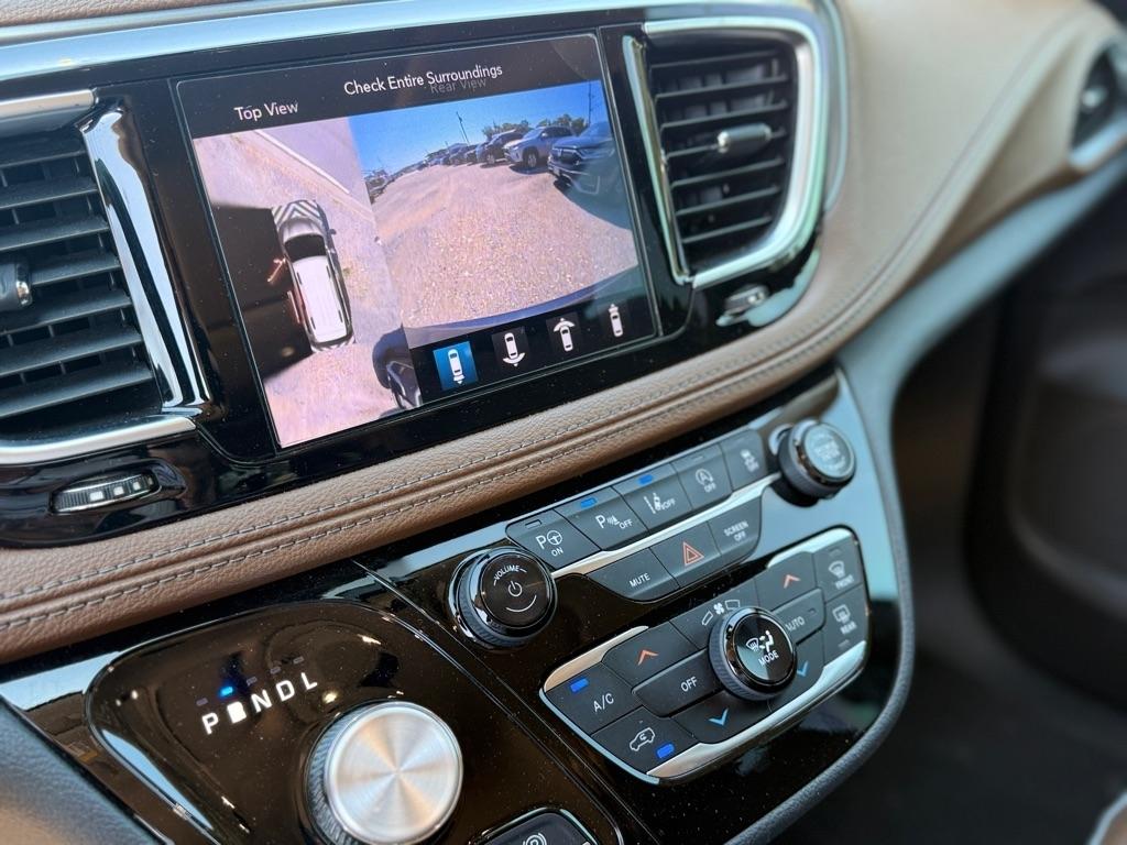 Chrysler Pacifica Limited FWD 2019