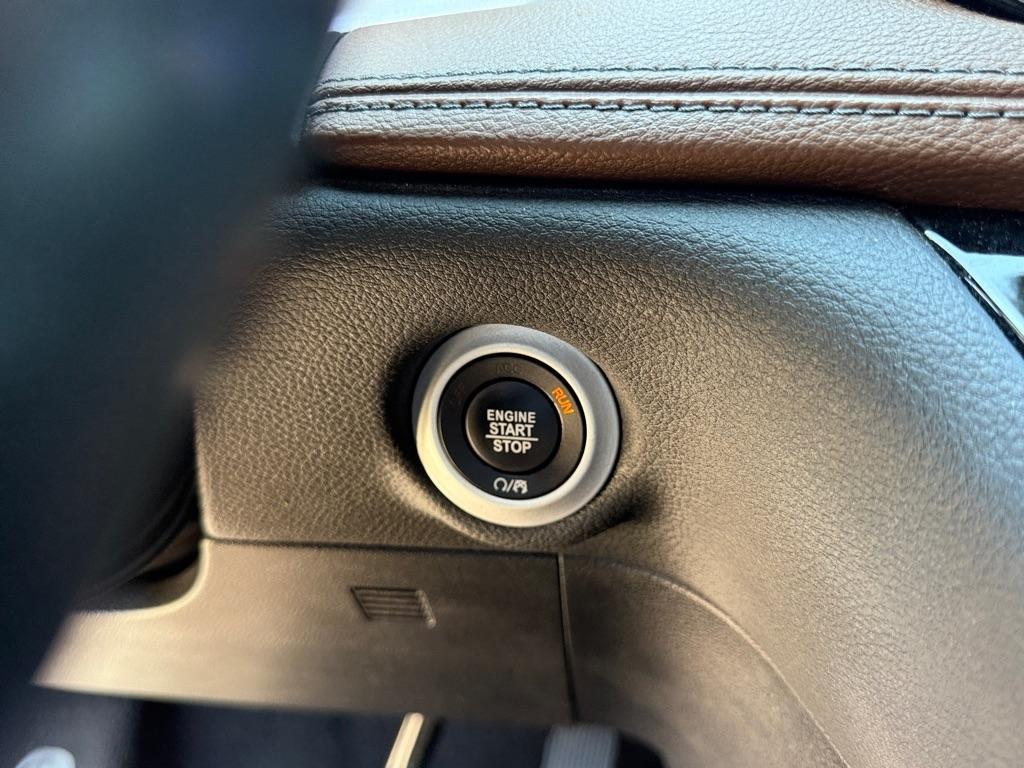 Chrysler Pacifica Limited FWD 2019