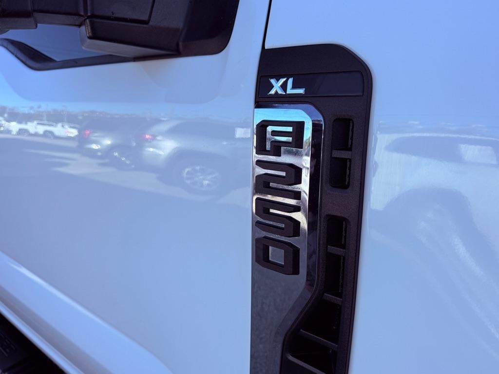 Ford Super Duty F-250 SRW King Ranch 4WD Crew Cab 8' Box 2025