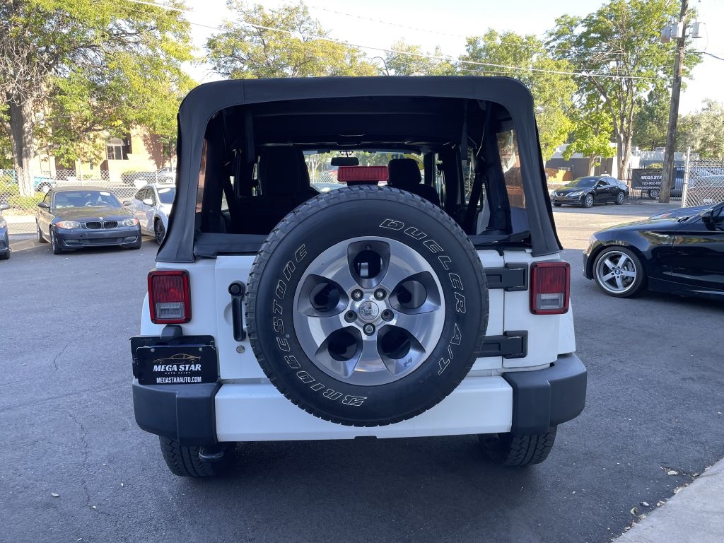 Jeep Wrangler Unlimited Sahara 4WD 2016 Jeep Wrangler Unlimited Sahara 4WD 2016