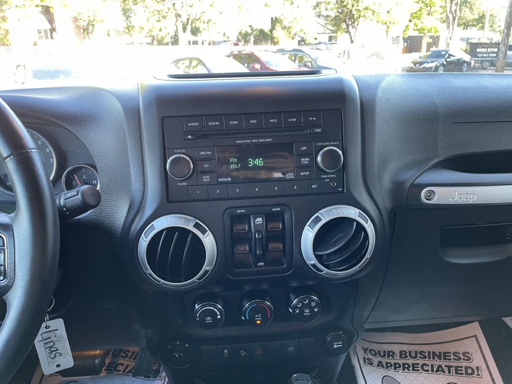 Jeep Wrangler Unlimited Sahara 4WD 2016 Jeep Wrangler Unlimited Sahara 4WD 2016