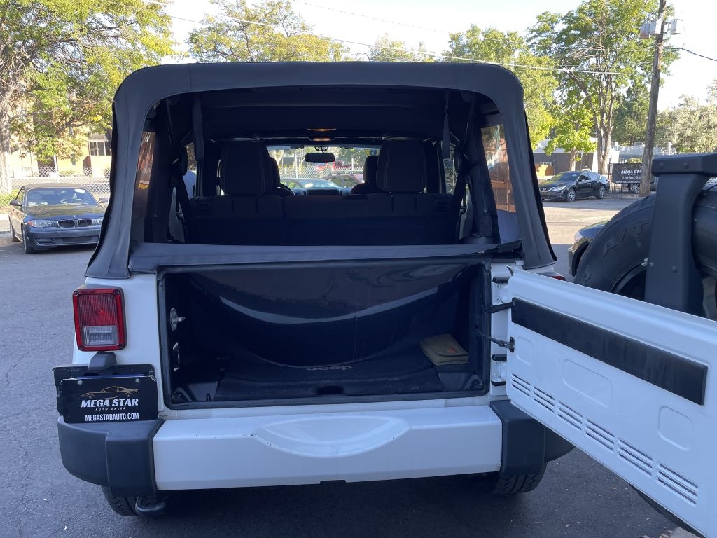 Jeep Wrangler Unlimited Sahara 4WD 2016 Jeep Wrangler Unlimited Sahara 4WD 2016